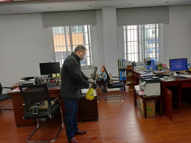 對辦公室進(jìn)行消毒_副本