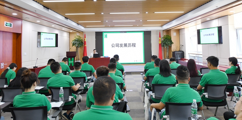 公司黨委委員、紀(jì)委書記、工會(huì)主席章慶講述公司的發(fā)展歷程